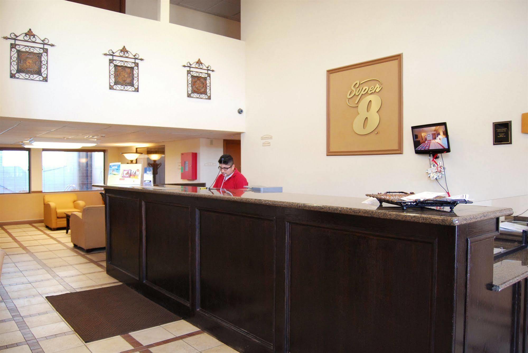 Super 8 By Wyndham Oklahoma City Eksteriør billede